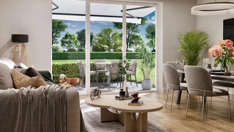 Helles Wohn- und Esszimmer mit Blick auf einen Garten und moderne Möbel.