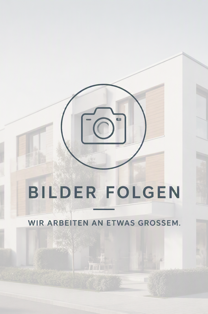 Helles, modernes Wohnzimmer mit Essbereich und Blick auf eine grüne Terrasse.