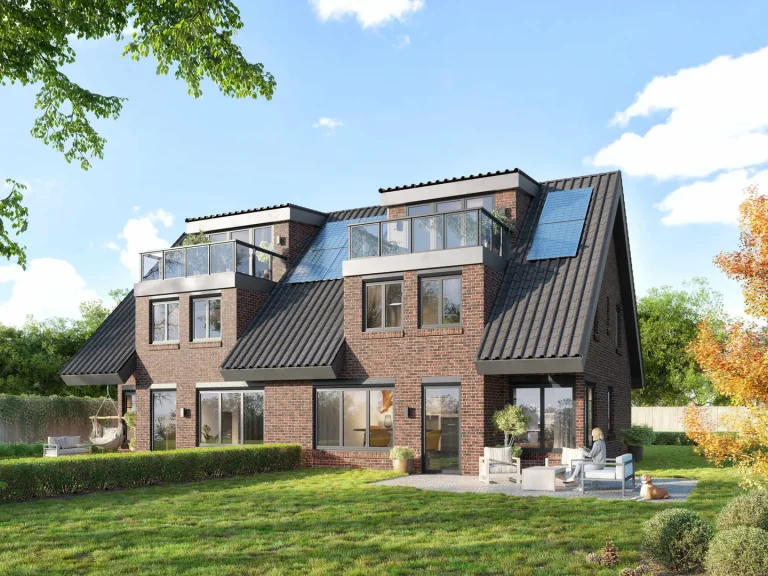 Modernes zweigeschossiges Haus mit brauner Klinkerfassade und Solarpanelen.