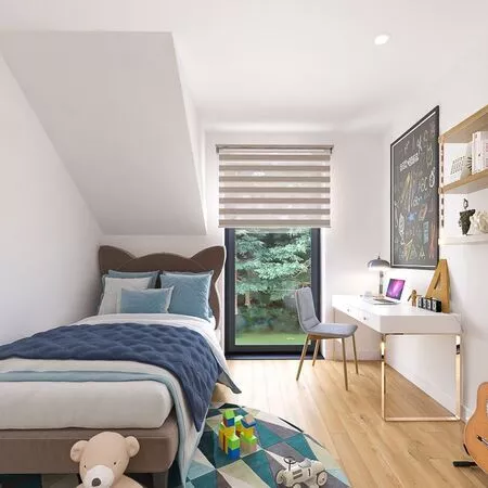 Schlafzimmer mit Einzelbett, Schreibtisch, Spielsachen und Fensterblick ins Grüne.
